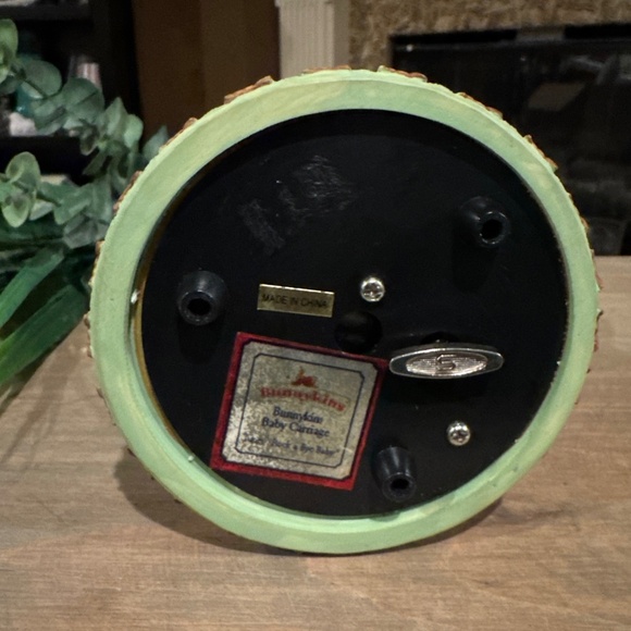 RARE! "2001" ROYAL DOULTON BUNNYKINS "ROCK-A-BYE BABY “ MUSICAL SNOW GLOBE - Picture 8 of 10